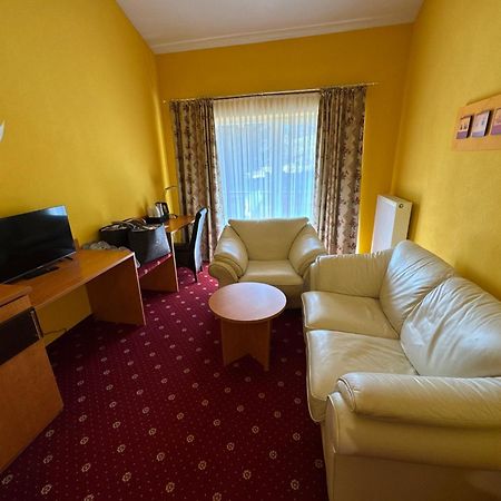 Koenigshof Hotel Resort オーバーシュタウフェン エクステリア 写真