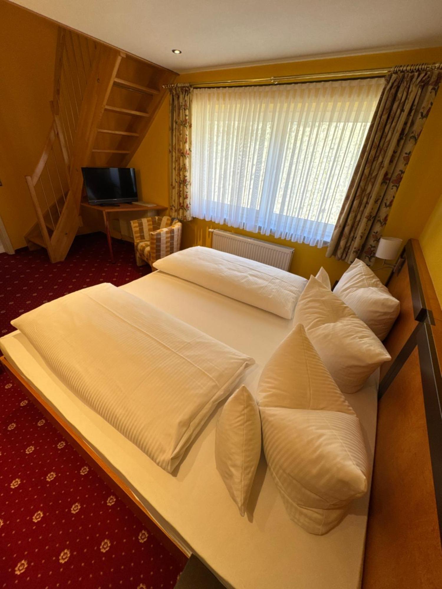 Koenigshof Hotel Resort オーバーシュタウフェン エクステリア 写真